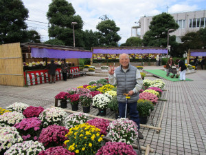 菊の中の男前